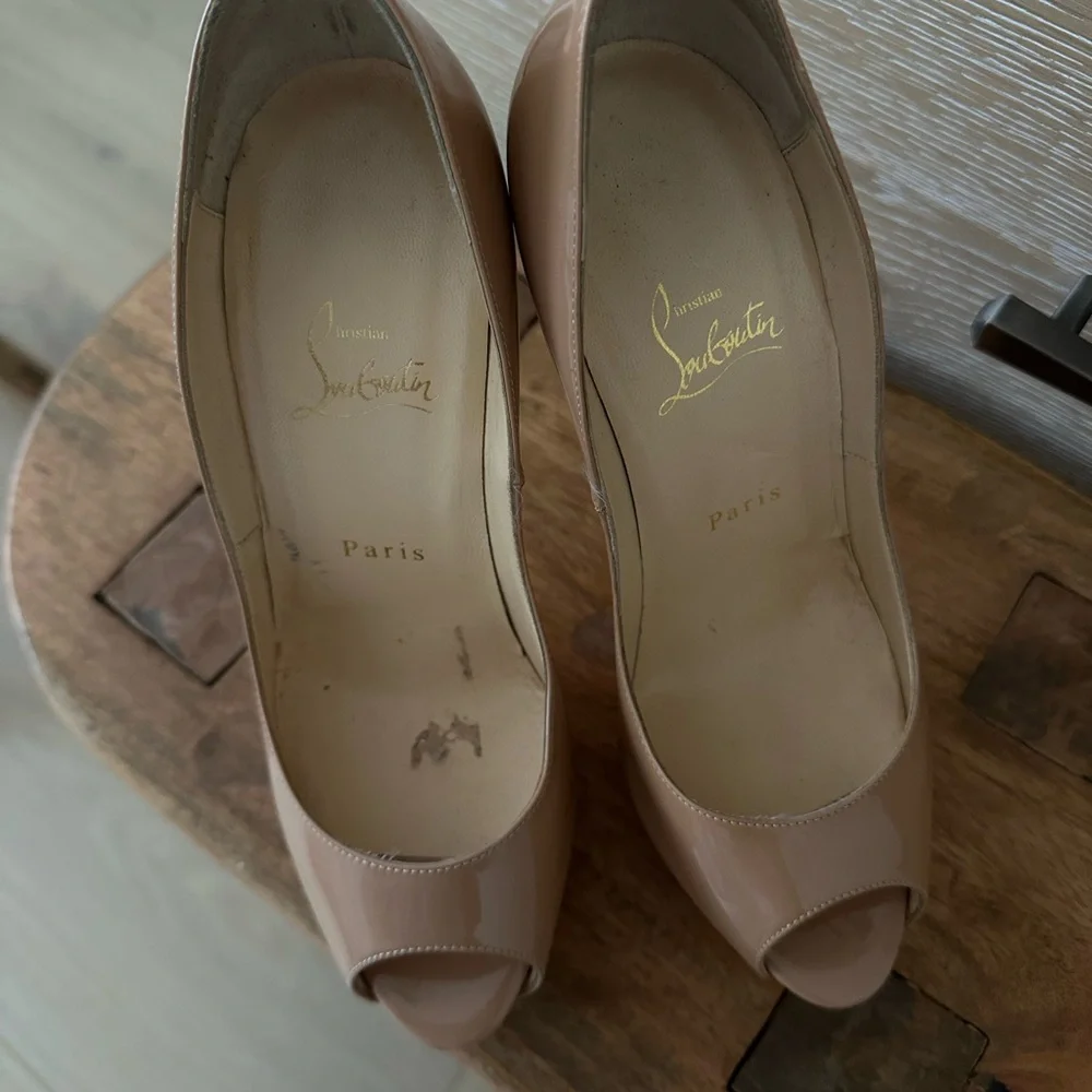Christian Louboutin signs 150 size